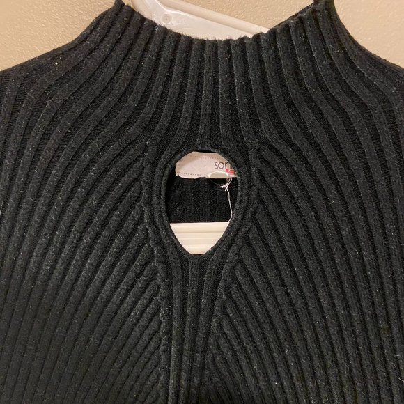 Y2K vibe Black Holed Mockneck - Picture 3 of 4